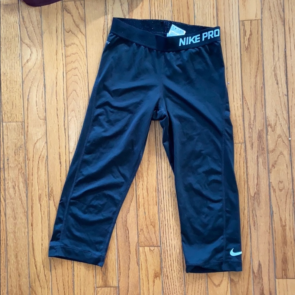 Cropped black nike pro leggings